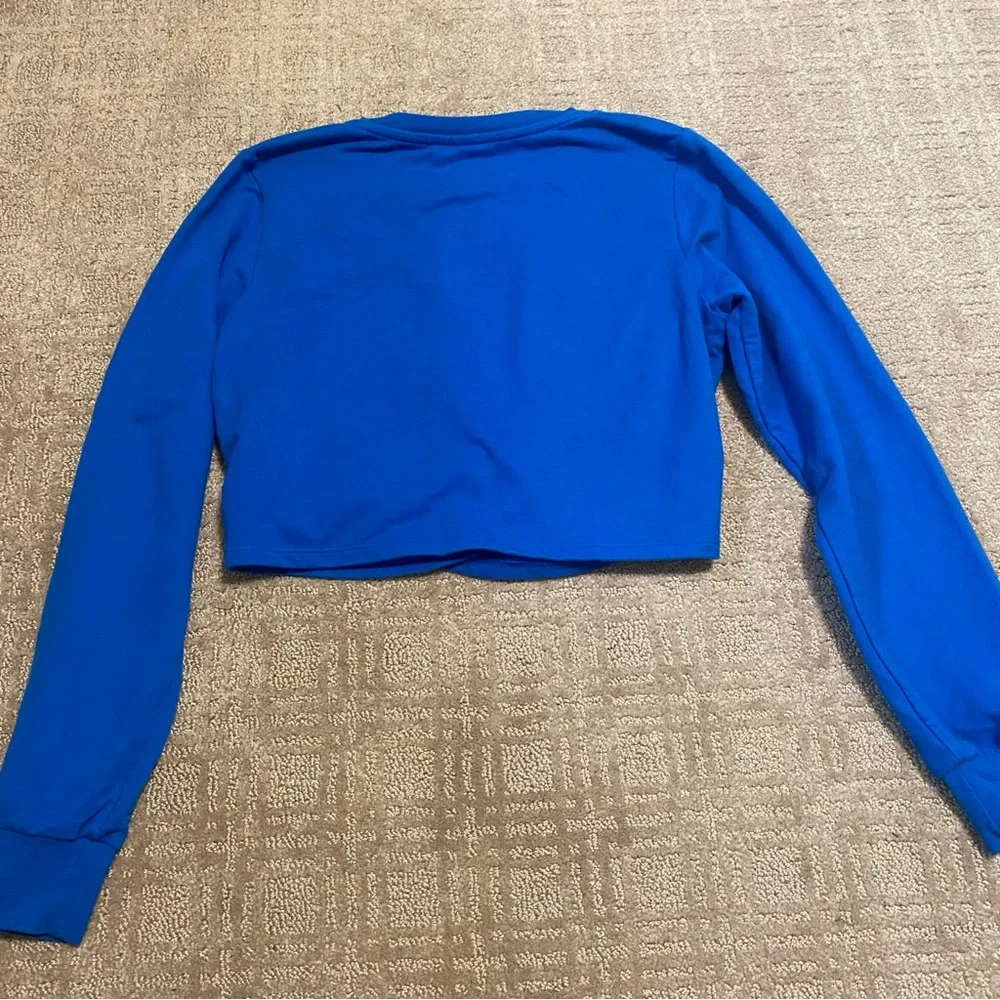 {ASOS} Blue Cropped Twist Crew Neck Long Sleeve Sweatshirt Style Top ~ Size 2 - Picture 2 of 15